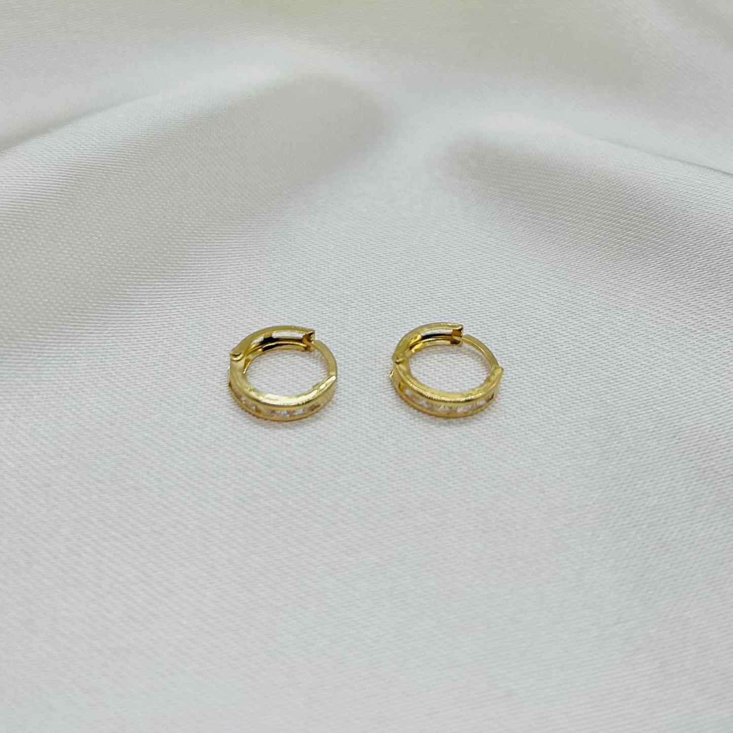 Huggies con Zirconias de 14K