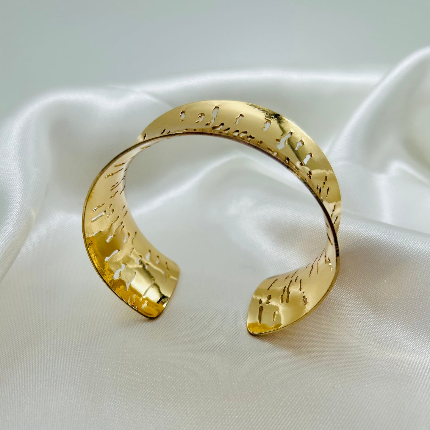 Brazalete Rígido de Cebra de Oro Laminado