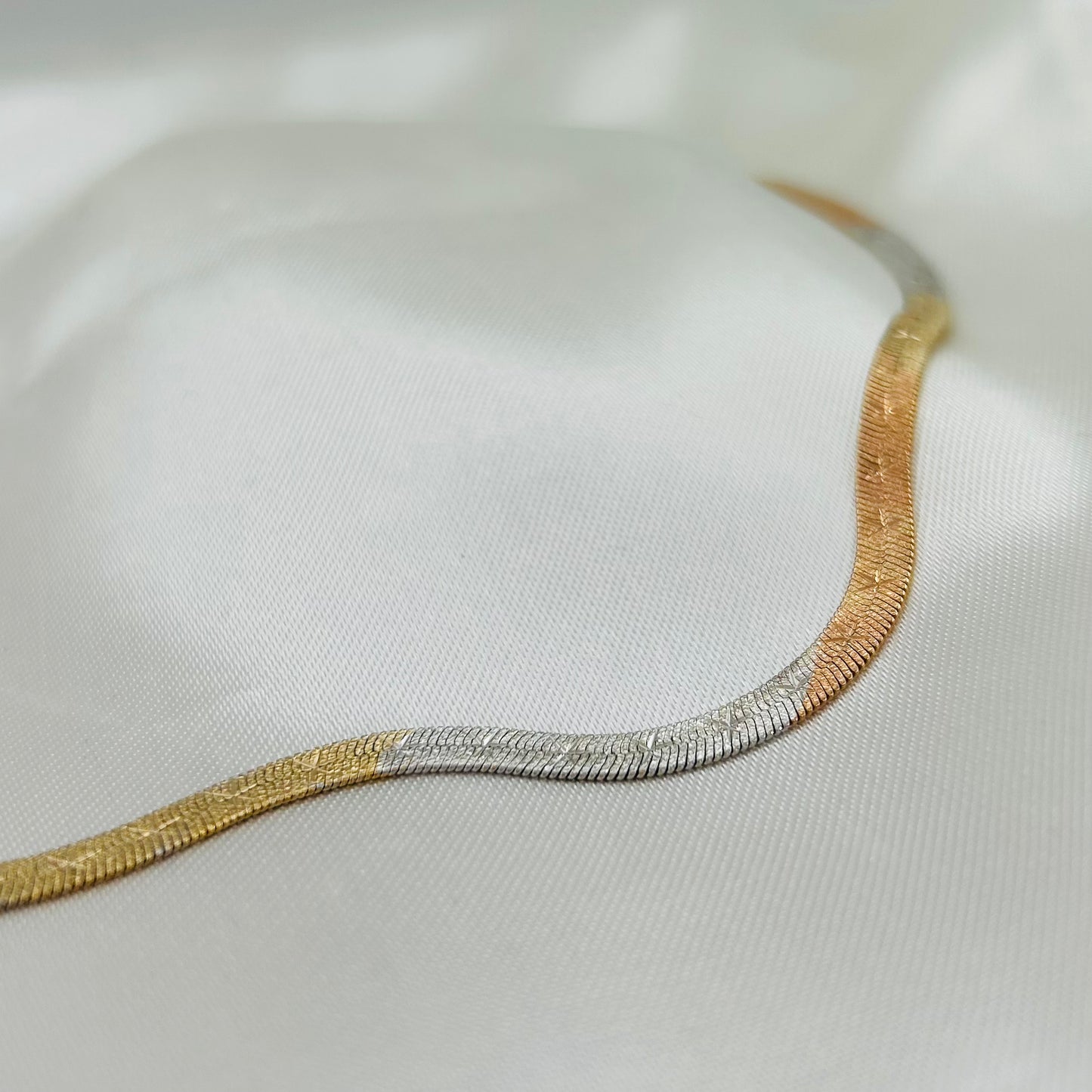 Collar en 3 Oros Tejido Panza de Víbora