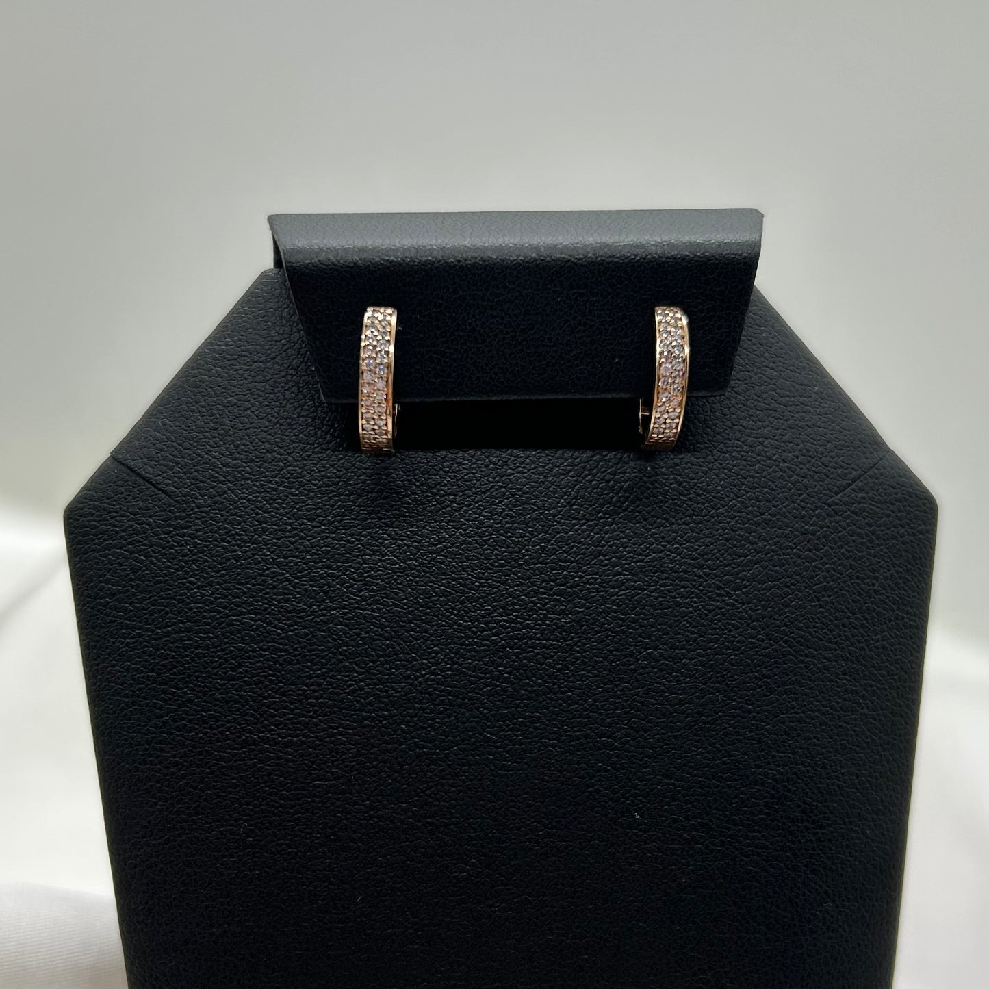 Huggies en Oro Rosado con Zirconias de 14K