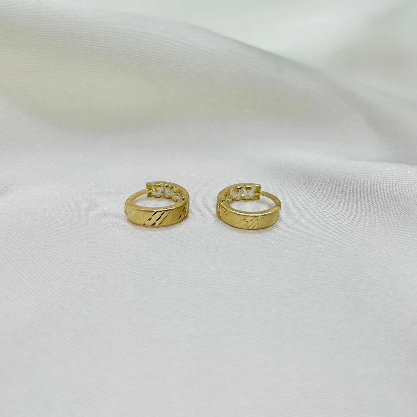 Huggies Doble Vista Con Zirconias Blanca