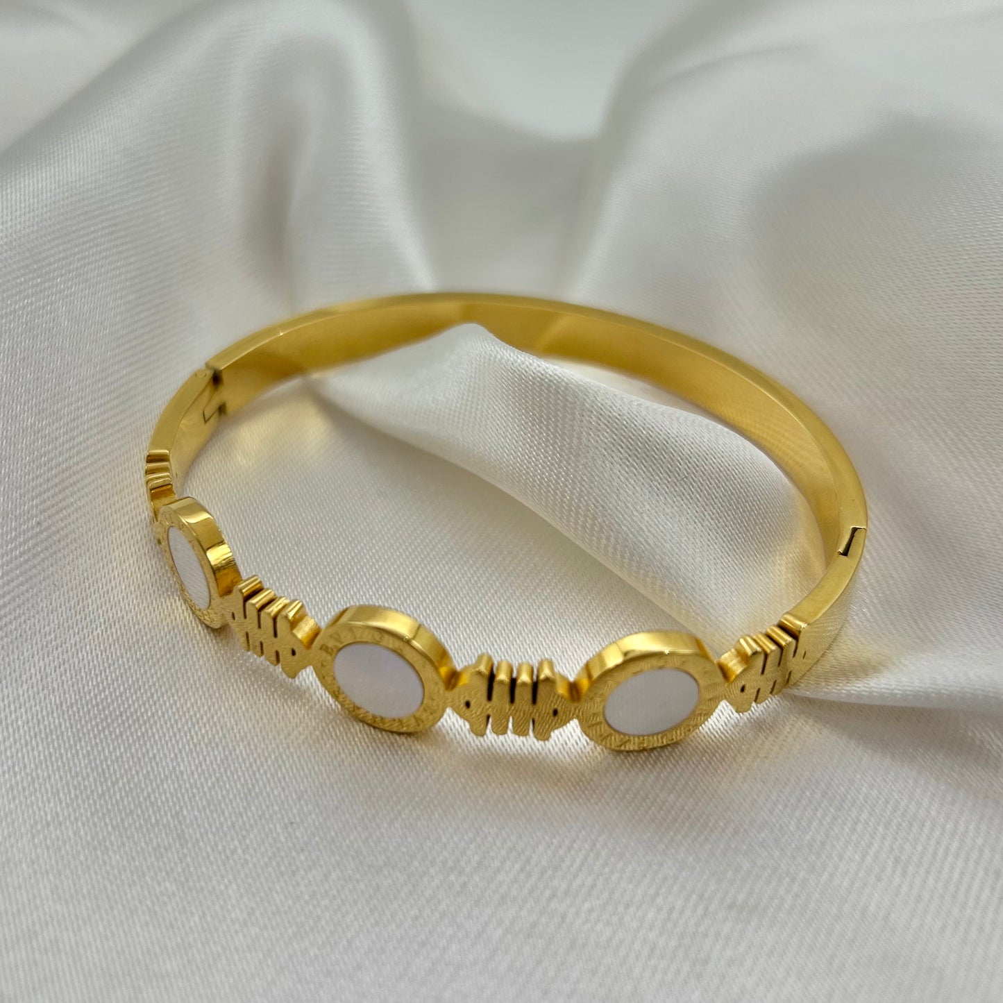 Pulsera Rígida Bvlgari de Acero Inoxidable y Concha Nácar