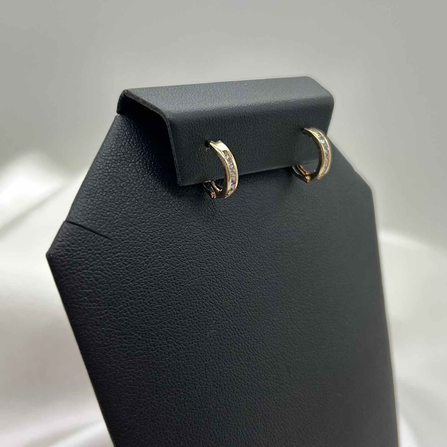 Huggies con Zirconias de 14K