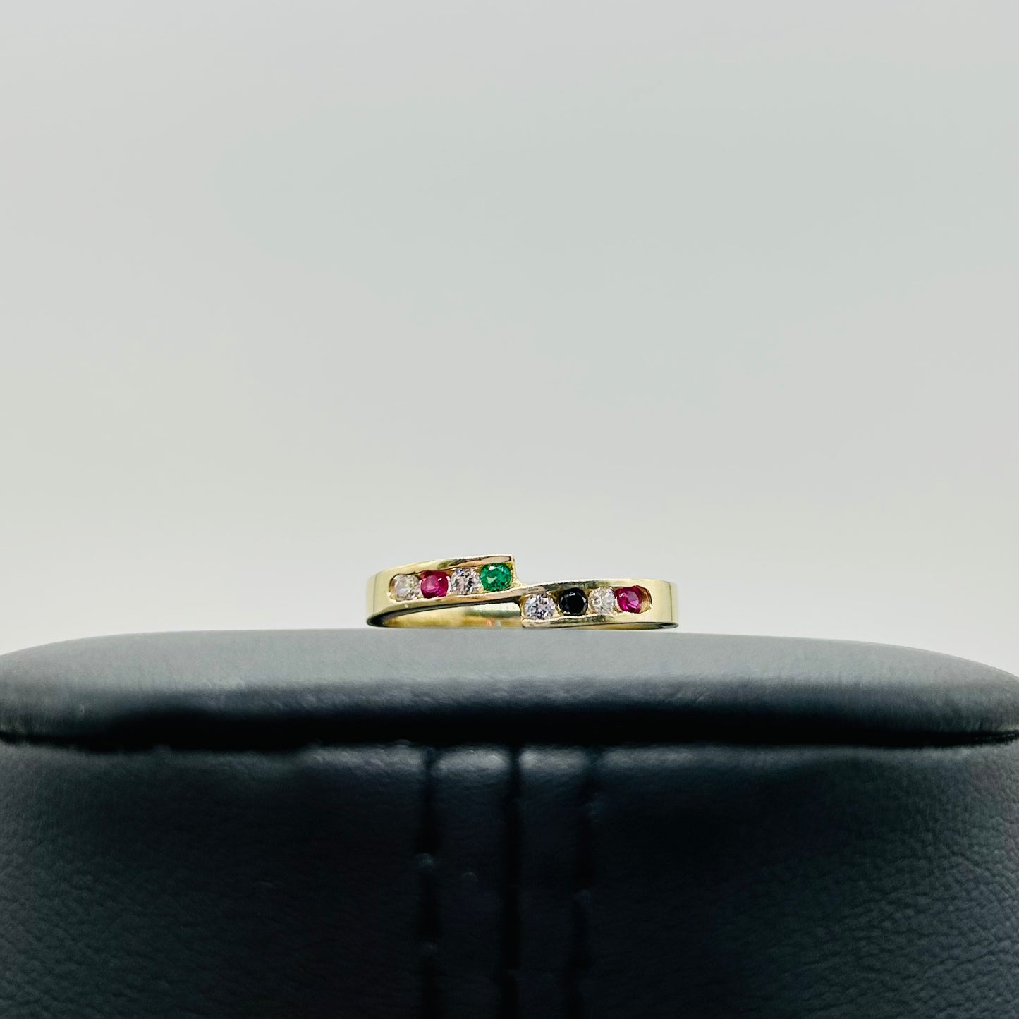 Anillo con Zirconias de Colores 14k