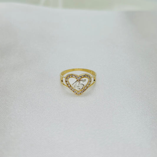 Anillo 15 Años Diseño de Corazón con Zirconias Oro 14k