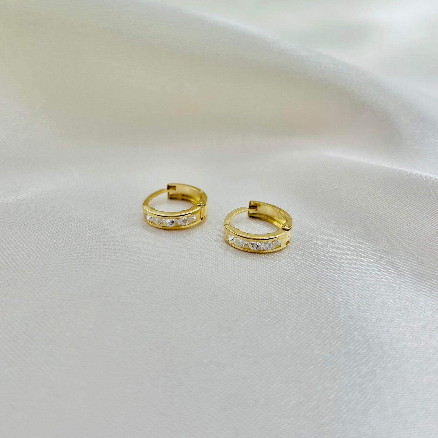 Huggies Doble Vista Con Zirconias Blanca