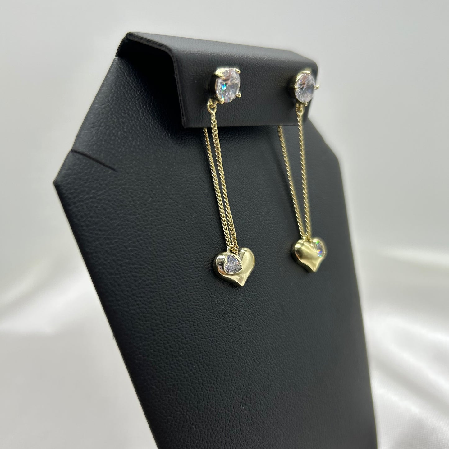 Aretes Largos de Corazón con Zirconia de Oro Laminado