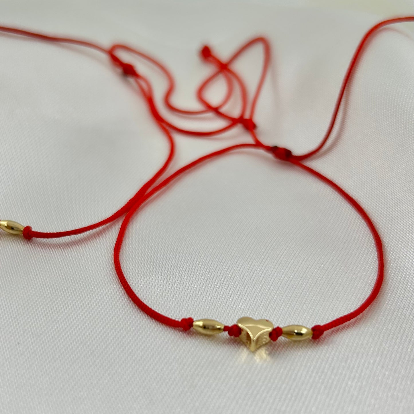 Par de Pulseras Rojas Tejidas con Corazón