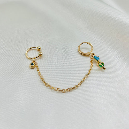 Arete de una sola oreja de clip con colgante de tulipán de oro laminado