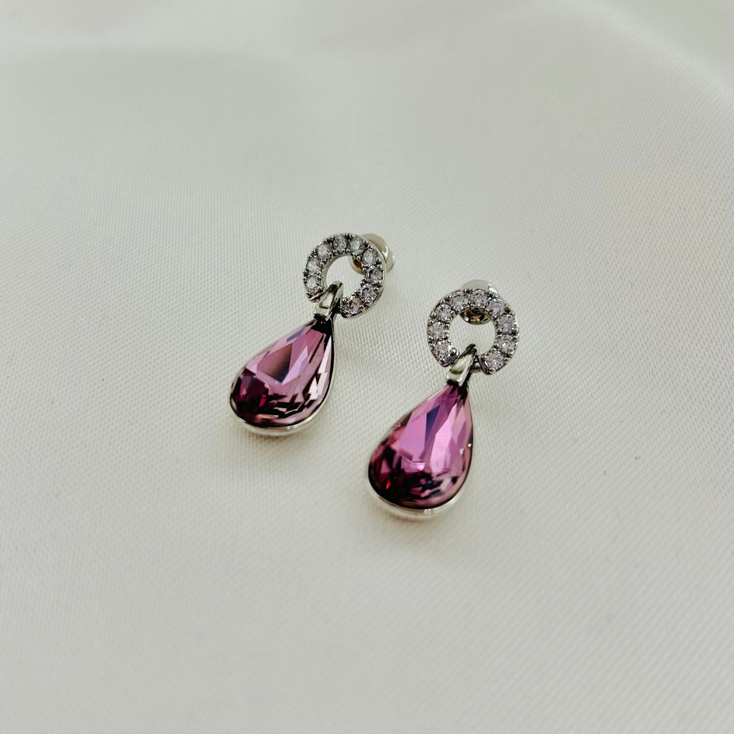 Aretes Largos con Piedra de Cristal Swarovski Lila de Rodio
