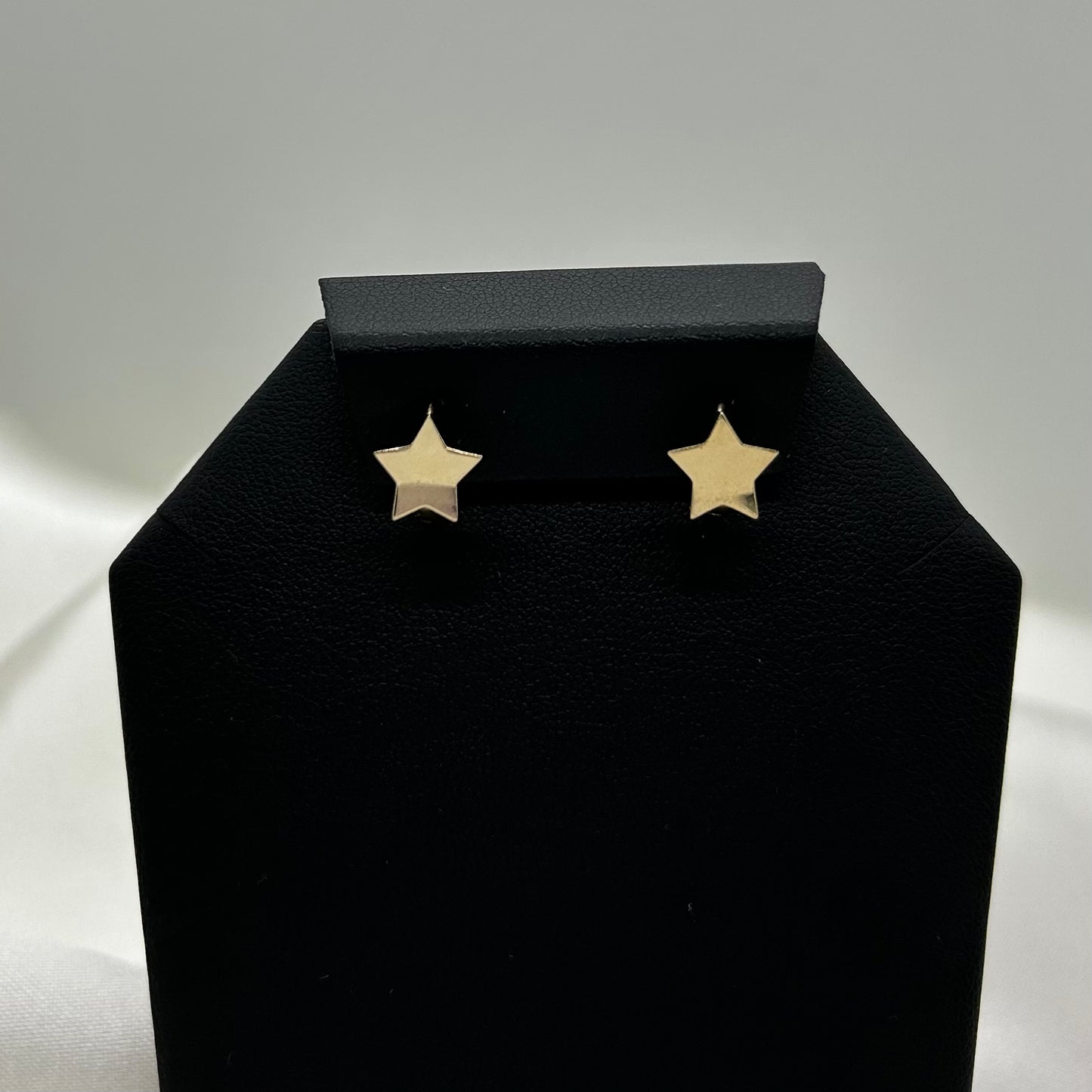 Huggies de Estrella en Oro de 14K