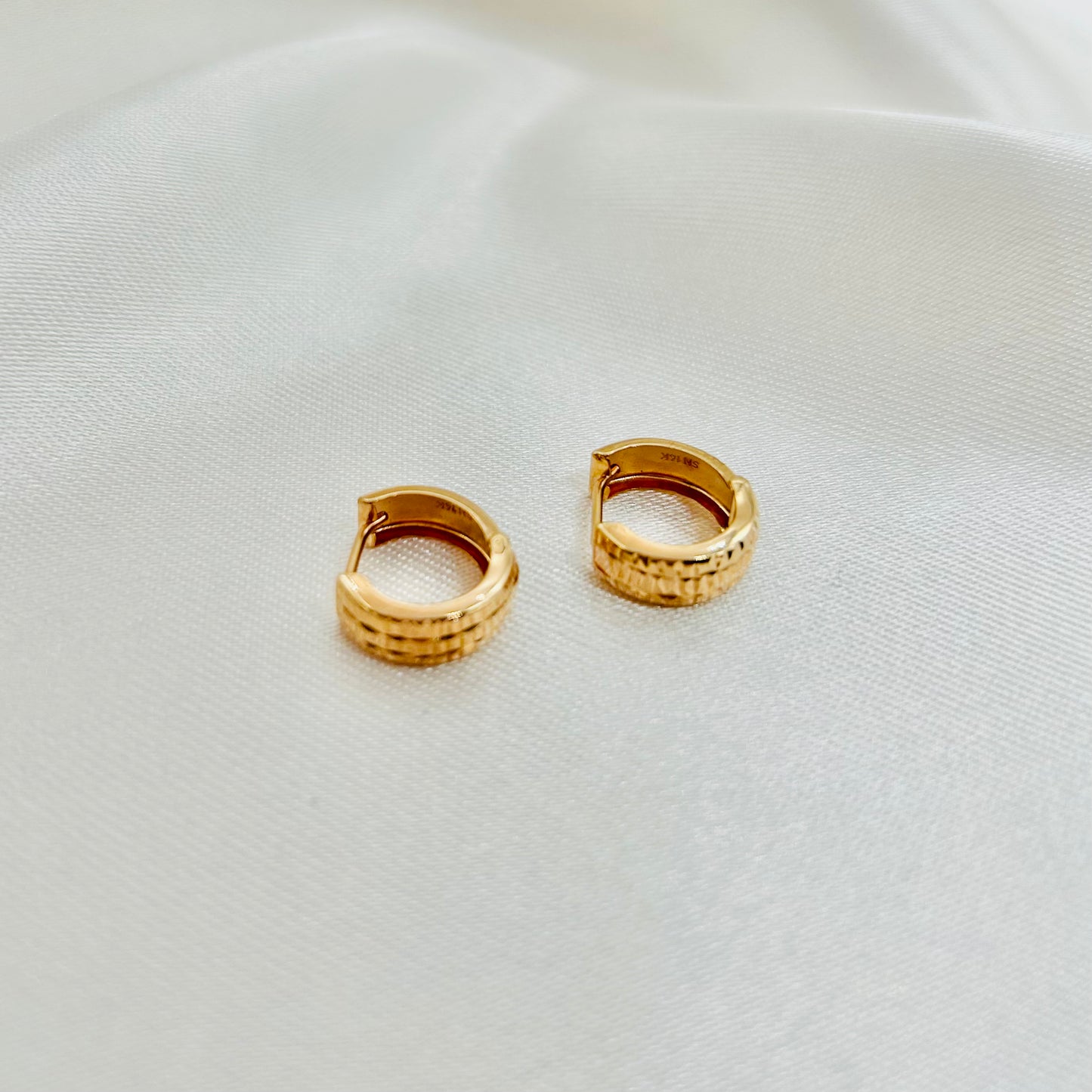 Huggies con Diseño de Oro Rosado de 14K