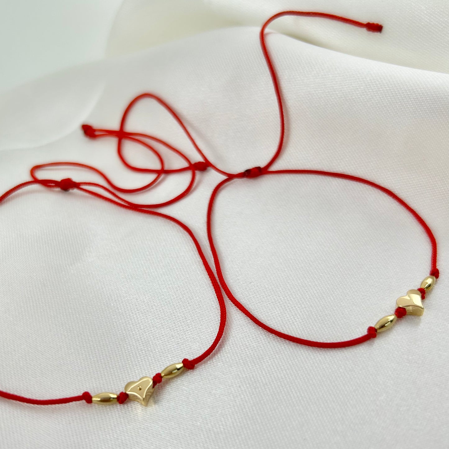 Par de Pulseras Rojas Tejidas con Corazón