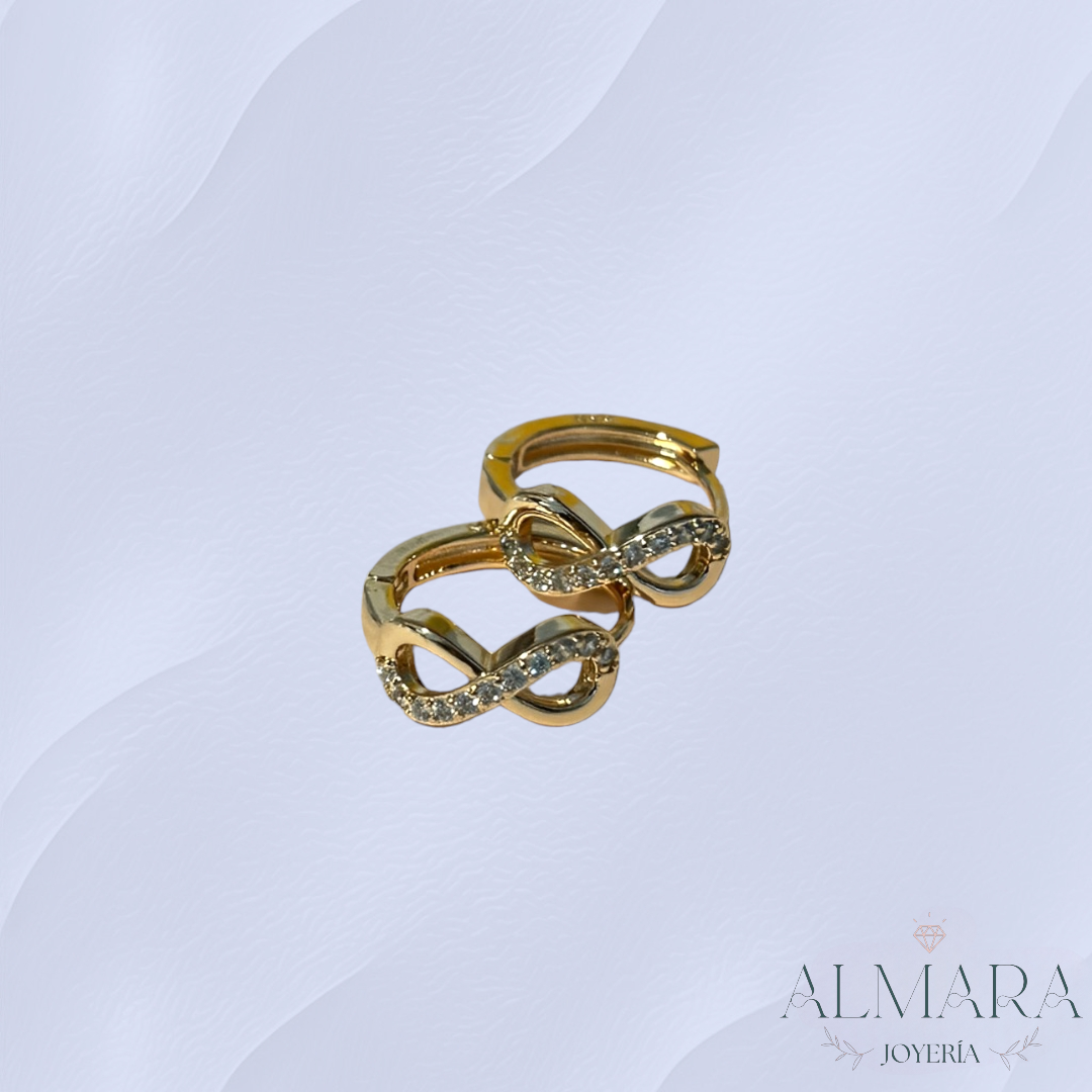 Huggies de Infinito con Zirconias