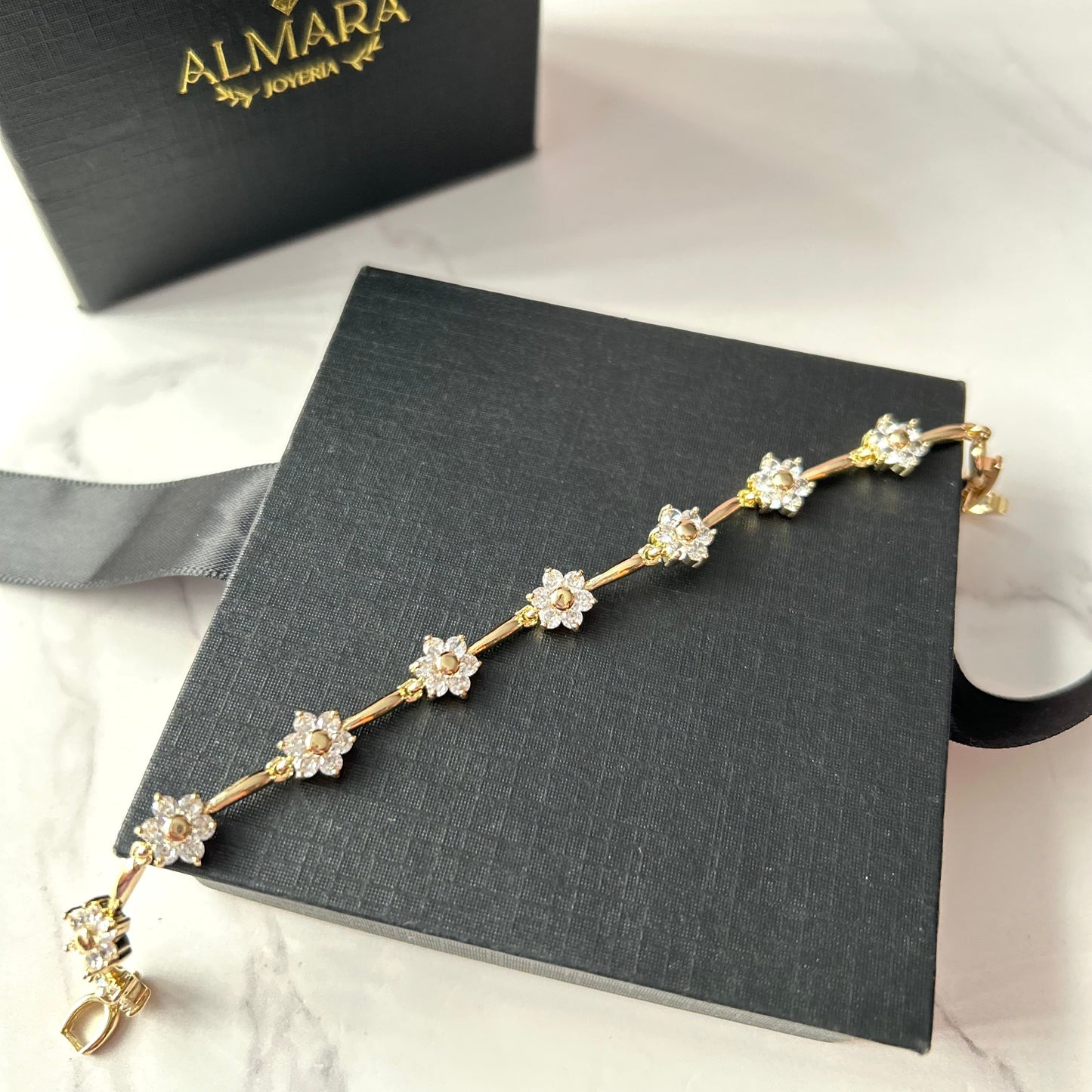 Pulsera de Flores con Zirconias