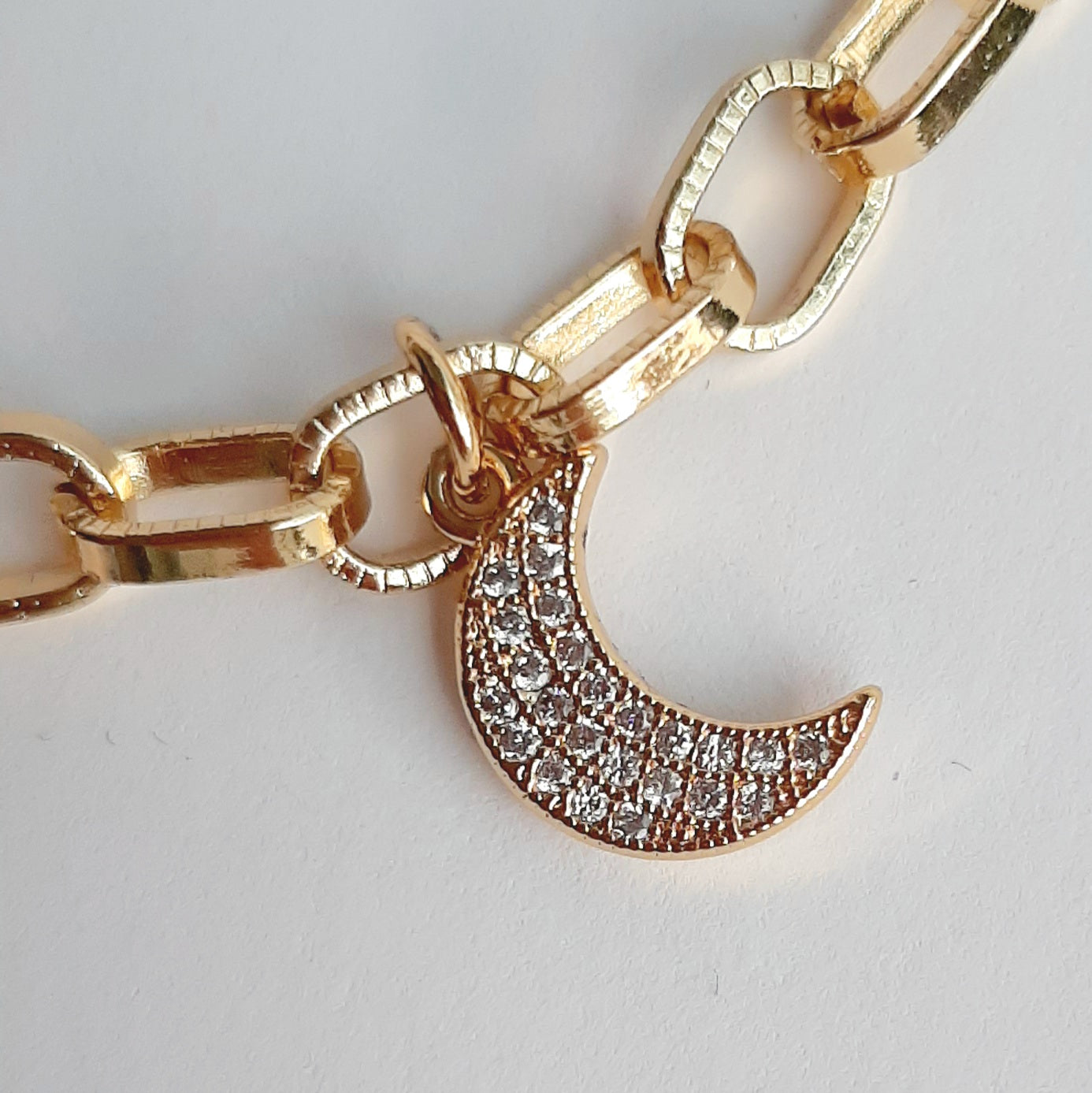 Pulsera con Colgantes Corazón, Estrella, Luna con Zirconias de Oro Laminado