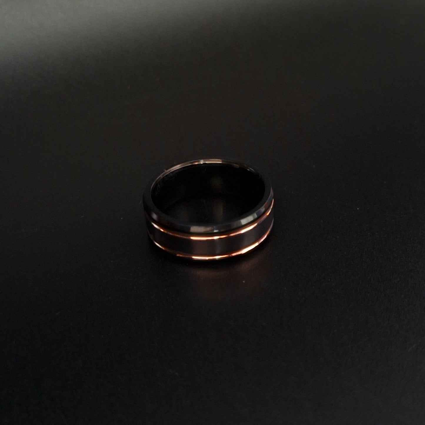 Anillo Negro con Líneas