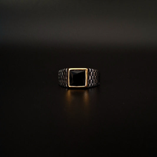 Anillo Con Zirconia Negra Cuadrada