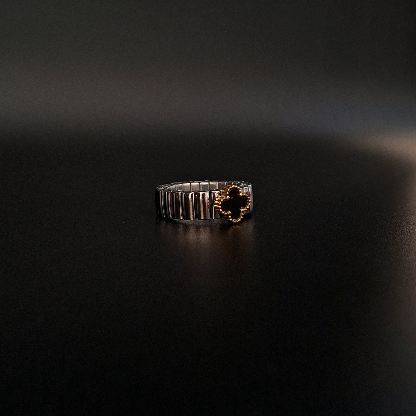 Anillo Tipo Rolex con Trébol
