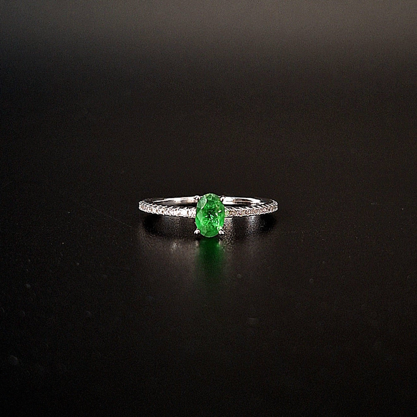 Anillo con Zirconia Verde