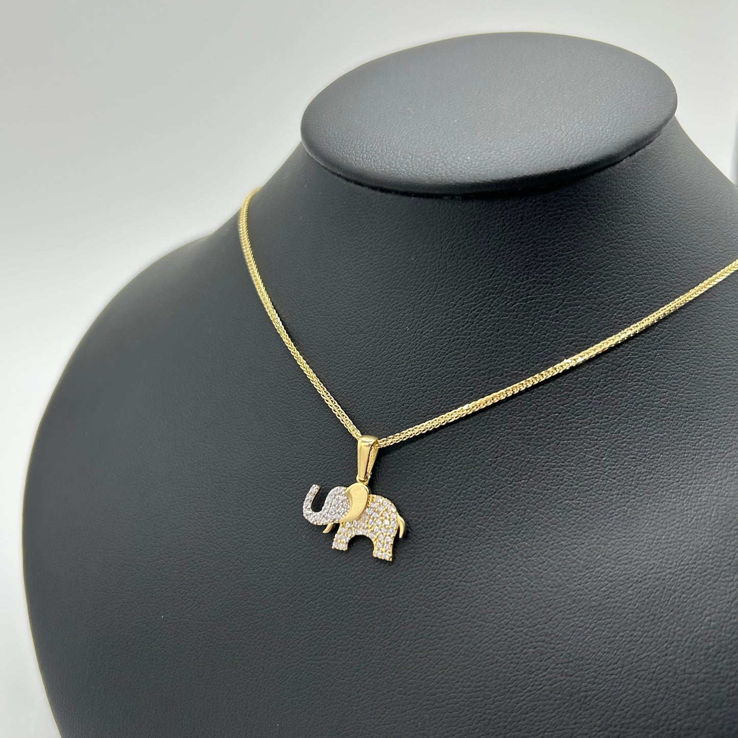 Dije de Elefante con Zirconias Oro 10k