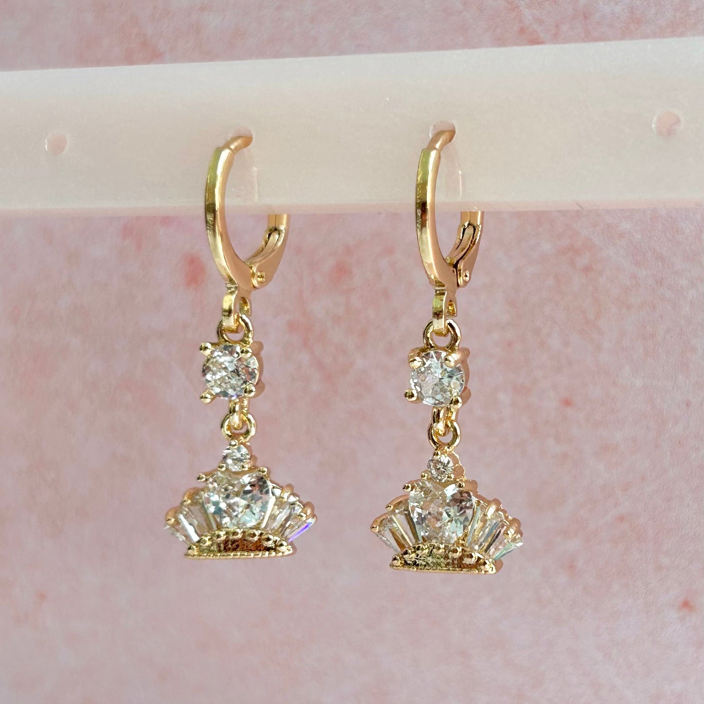 Aretes Corona en Oro Laminado con Zirconias