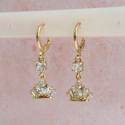 Aretes Corona en Oro Laminado con Zirconias
