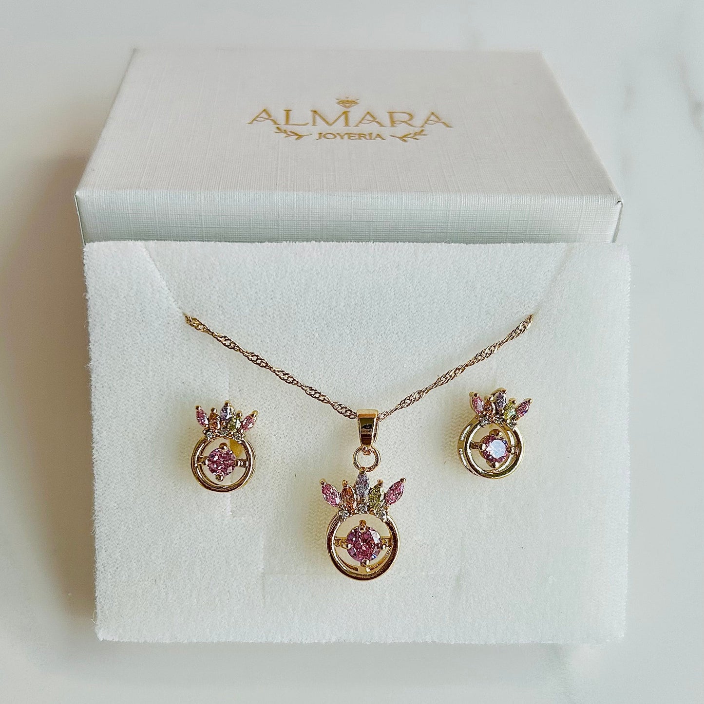 Conjunto Circulo Oro Laminado con Zirconias
