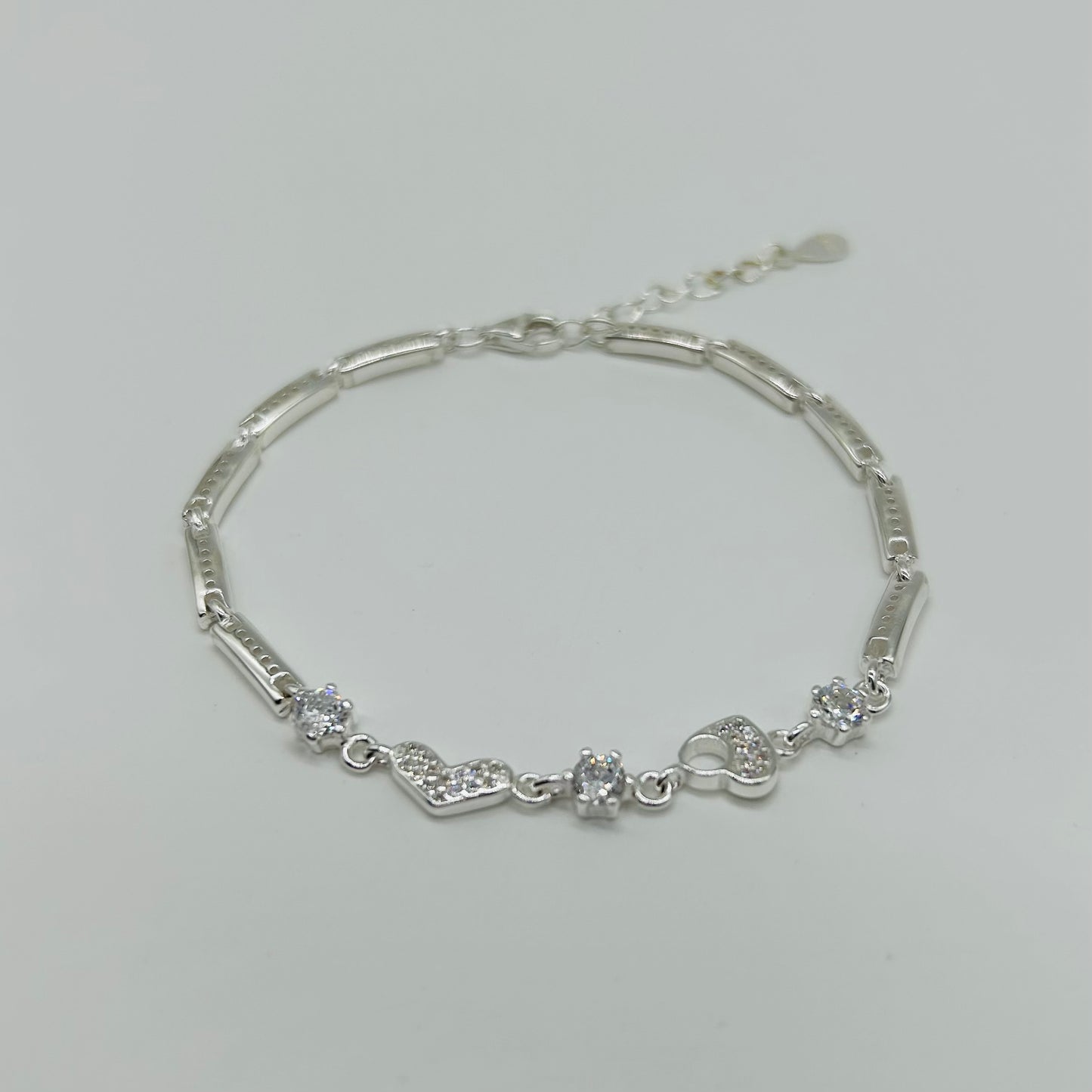 Pulsera Corazones con Plaquitas y Zirconias en Plata