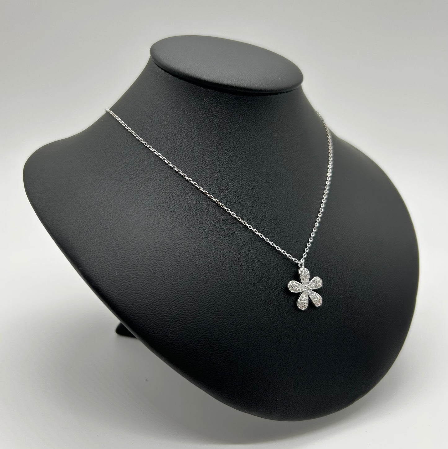 Collar de Flor Pensamiento con Zirconias en Plata