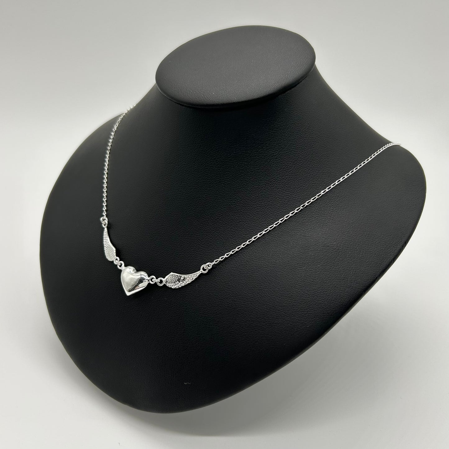 Collar Corazón con Alas en Plata