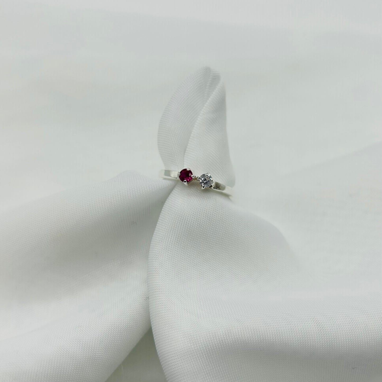 Anillo de Plata con Zirconia Rosa y Blanca