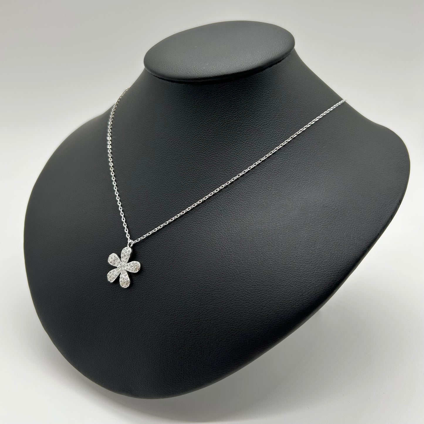 Collar de Flor Pensamiento con Zirconias en Plata