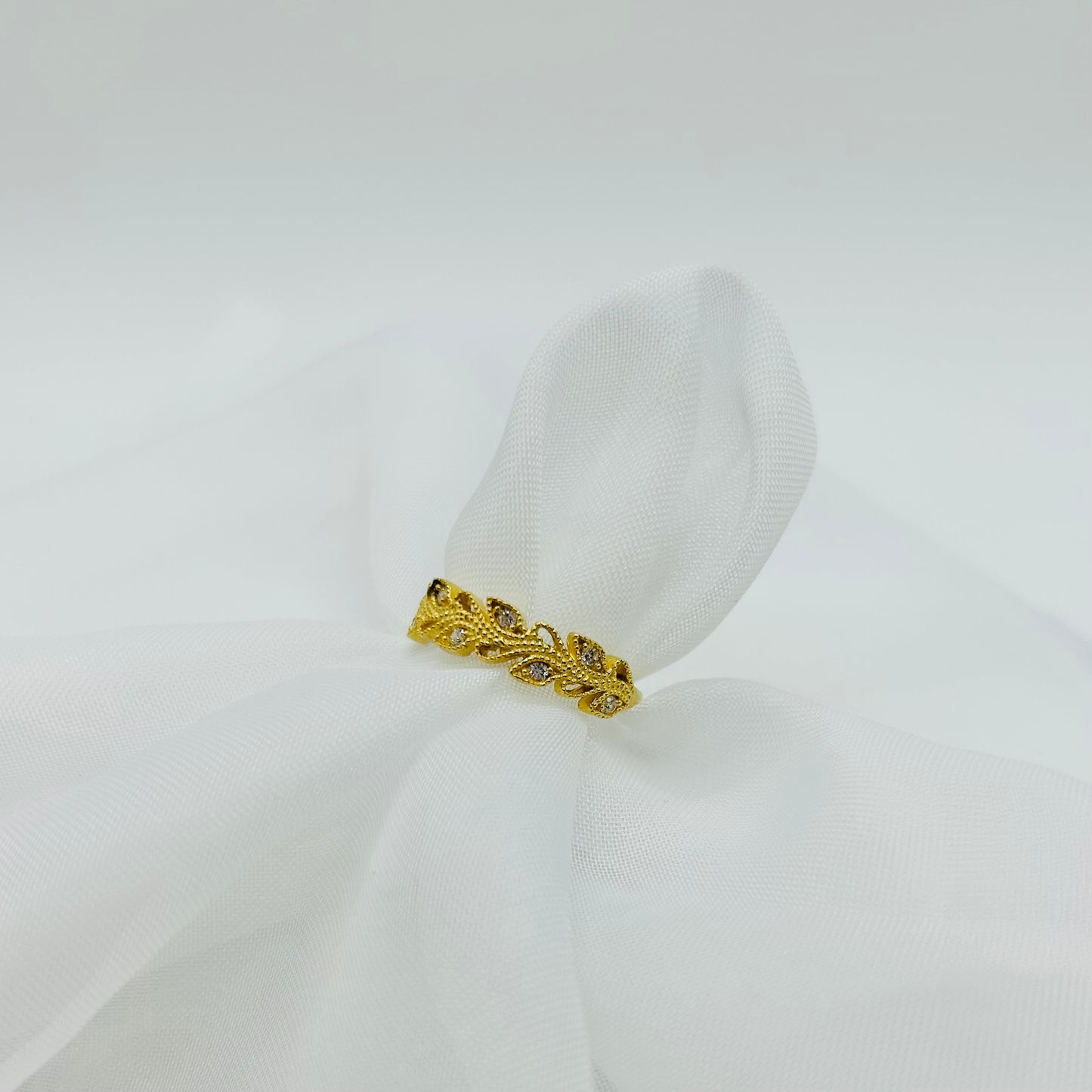 Anillo de Hojas con Zirconias Oro 10K