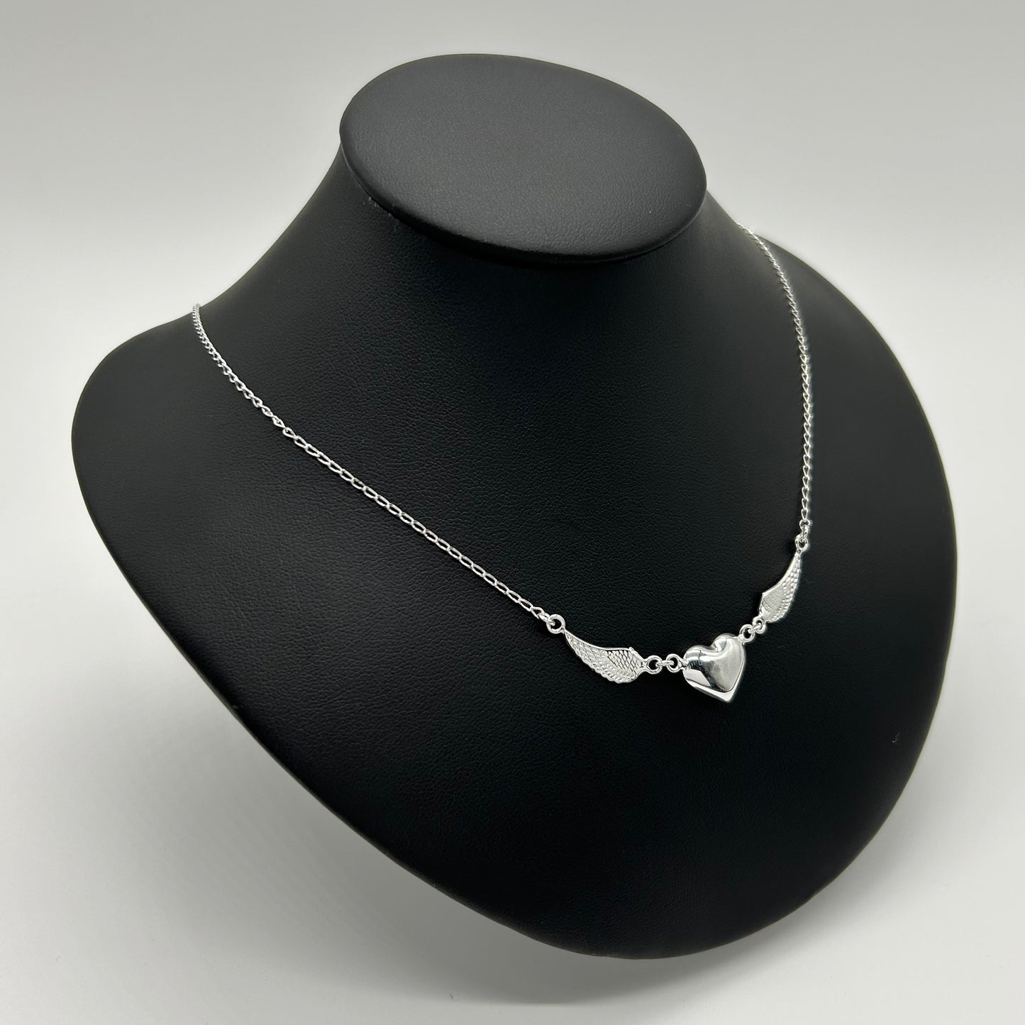 Collar Corazón con Alas en Plata