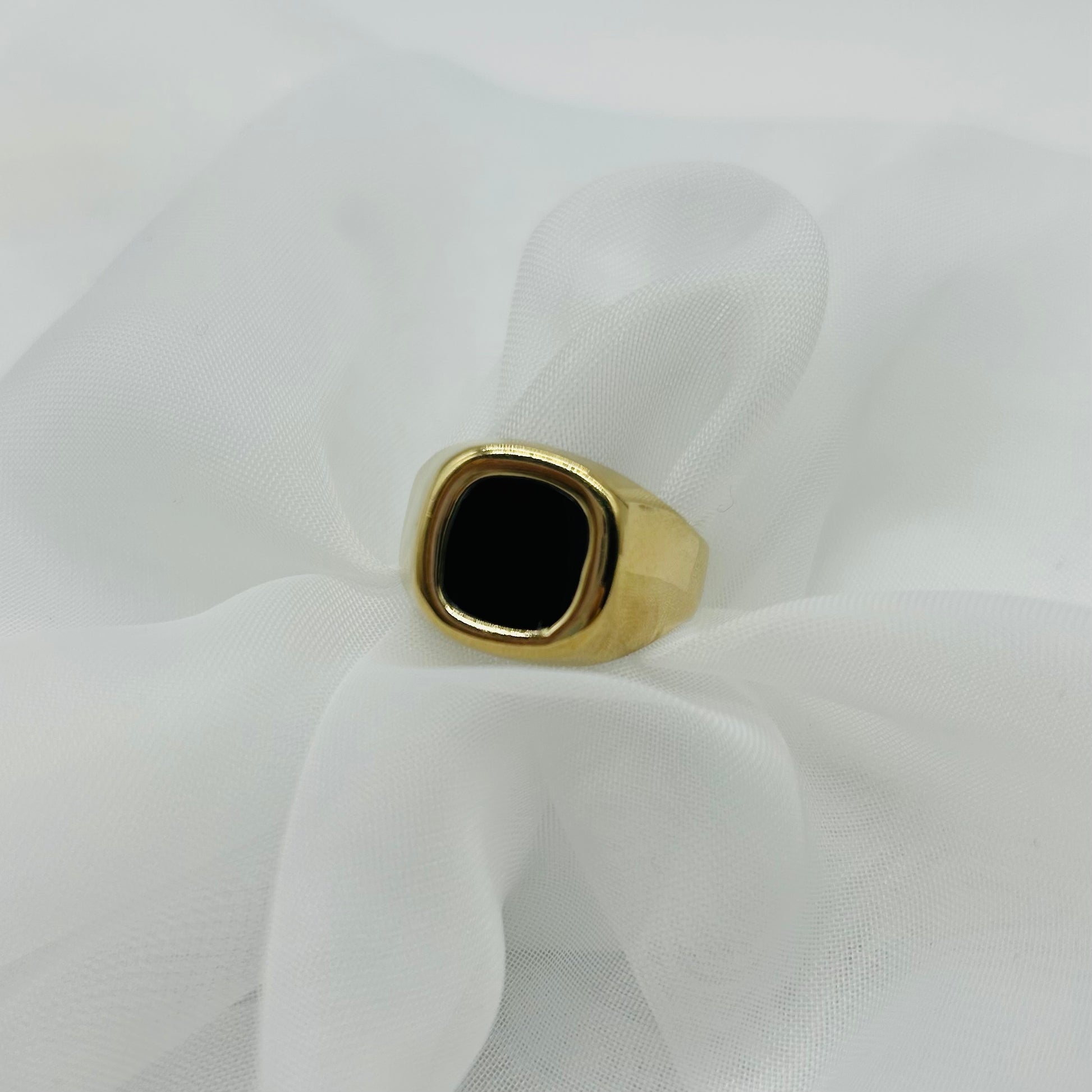 Anillo Plancha Cuadrado con Piedra Ónix Oro 10K