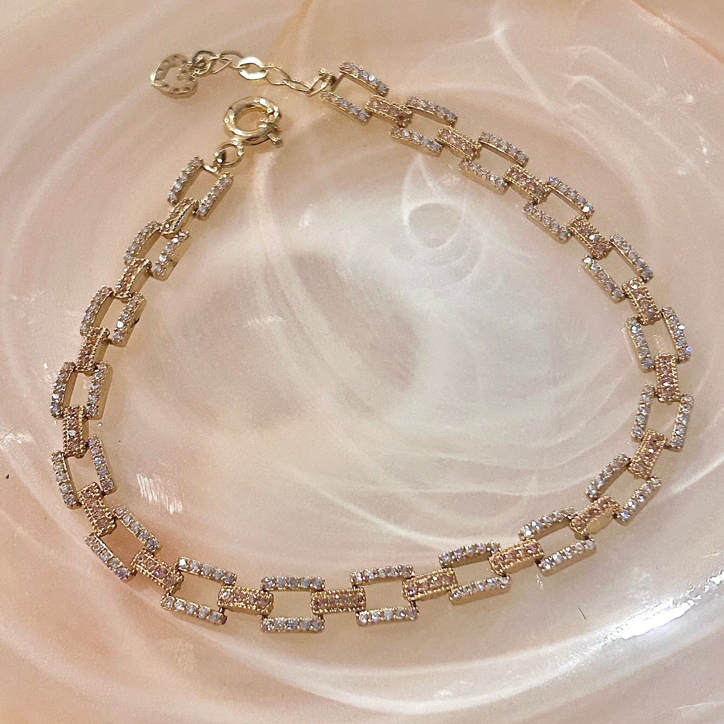 Pulsera Eslabón Rectangular con Zirconias en Oro 14K