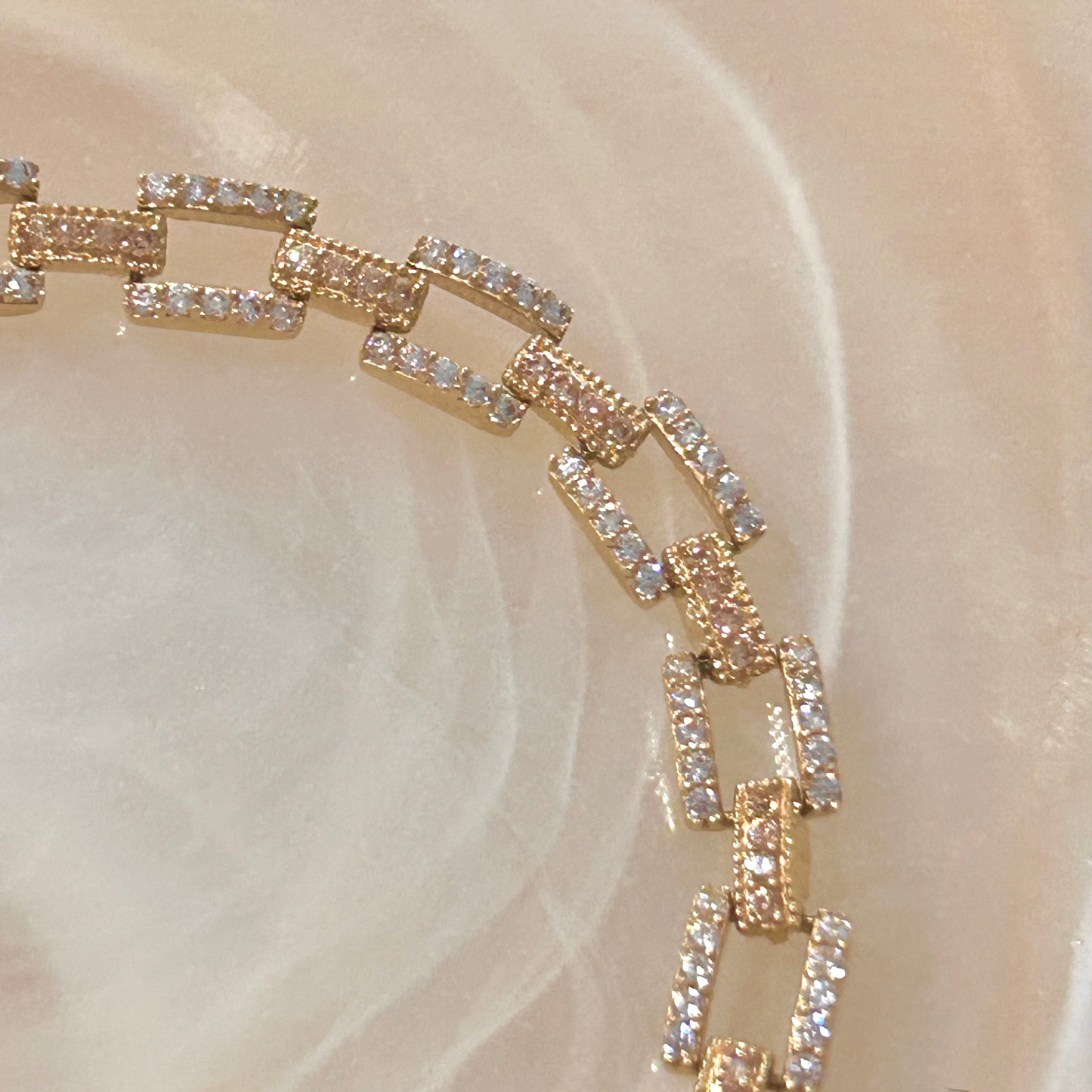 Pulsera Eslabón Rectangular con Zirconias en Oro 14K