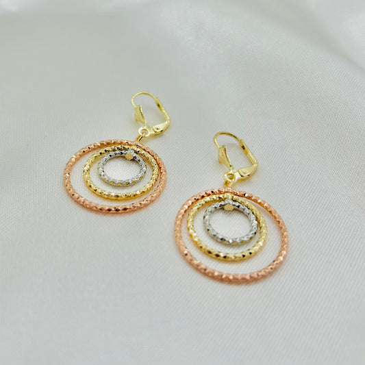 Aretes Largos con Aros en 3 Tonos de Oro Laminado