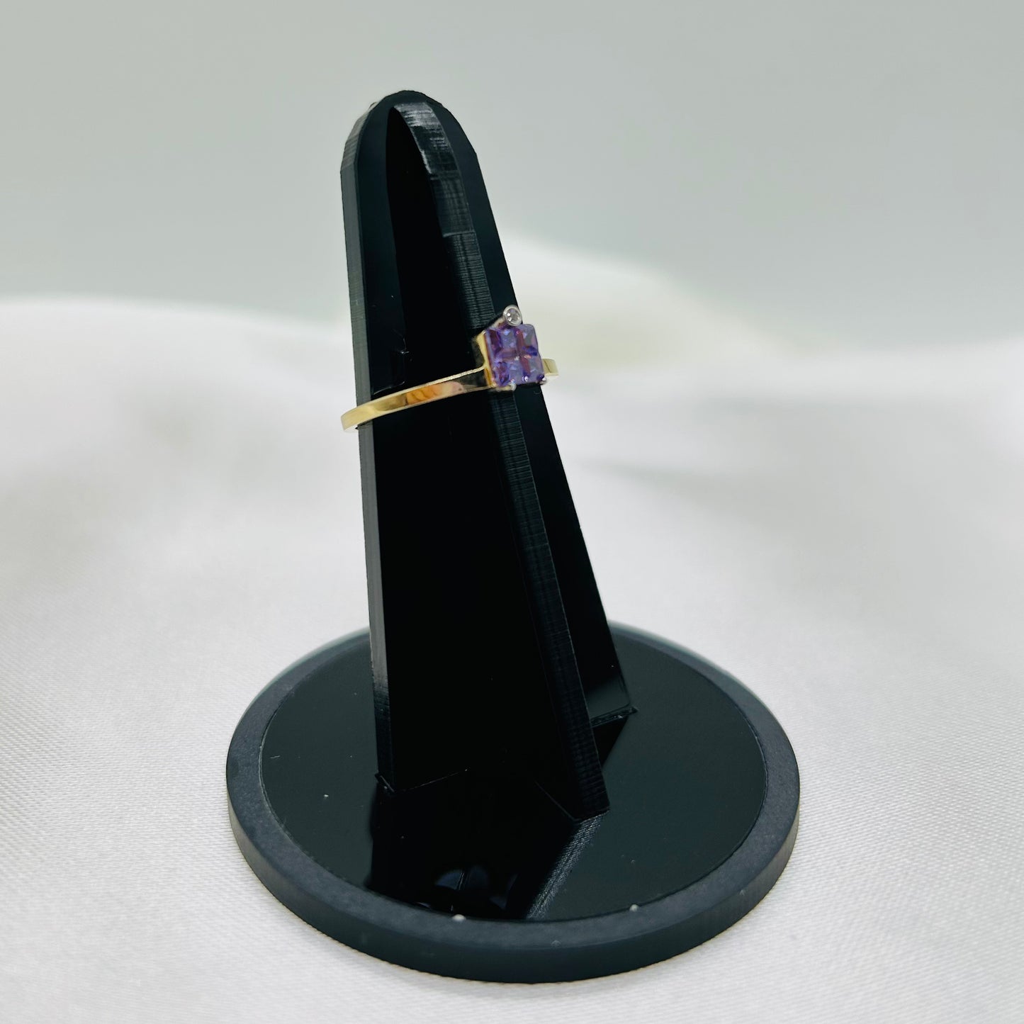 Anillo de Zirconia Morada Oro 14k