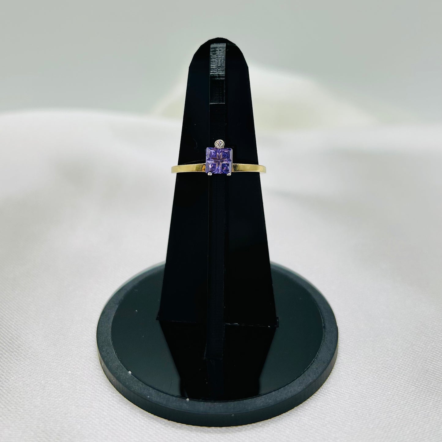 Anillo de Zirconia Morada Oro 14k