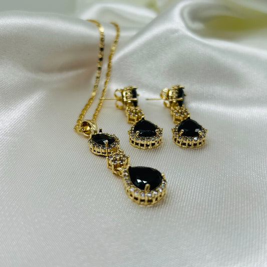 Conjunto Collar y Aretes de Zirconias Negras de Oro Laminado