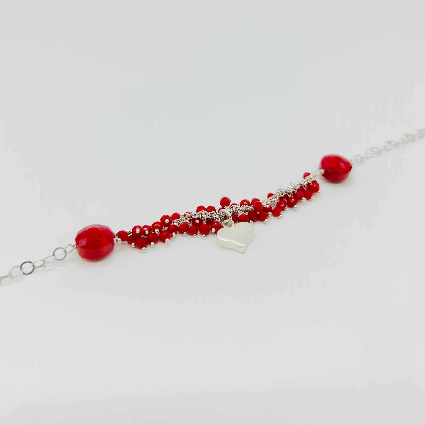 Pulsera de Plata con Bolitas Rojas y Corazón