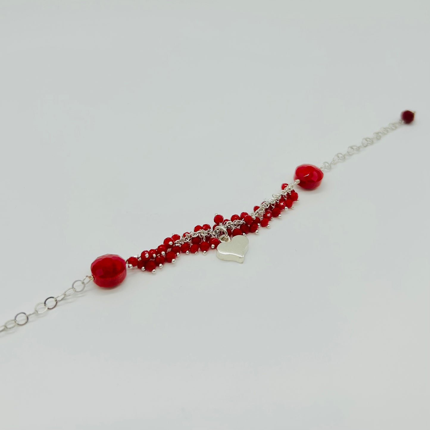 Pulsera de Plata con Bolitas Rojas y Corazón