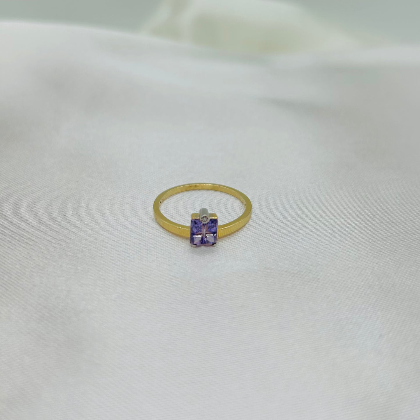 Anillo de Zirconia Morada Oro 14k